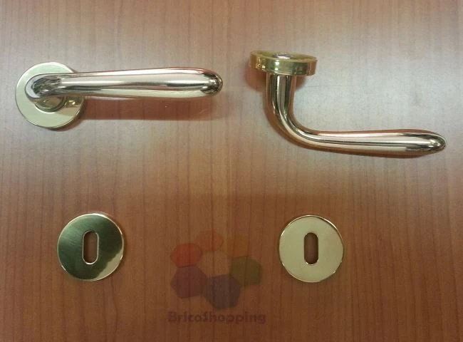 Maniglia Goccia Amalfi Per Porta Bussola Con Rosetta Ottone Lucido Forme