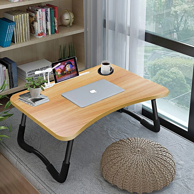 A3A ACADGQ Tavolino da Letto, Tavolo Laptop Pieghevole con 4 Interfaccia USB, Cassetto, Slot per Tazza, Staffa Pad, Scrivania per Letto, Divano, Pavimento (60x40cm, Colore del Legno)