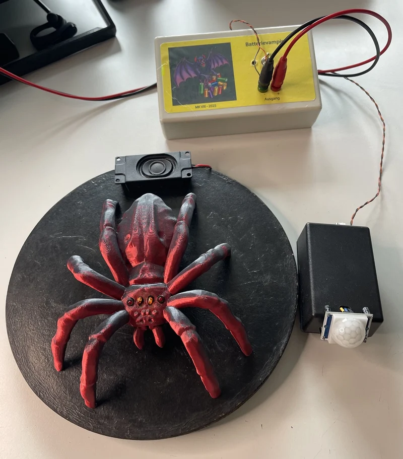 Halloween Spider - The creepy DIY spider with sound and light effects