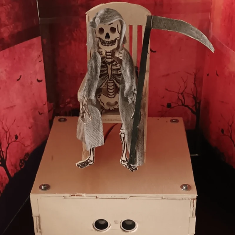 Halloween project: The interactive skeleton with movement, light and sound effects