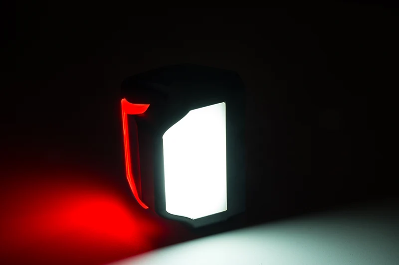 Luce targa con funzione di luce posteriore rossa