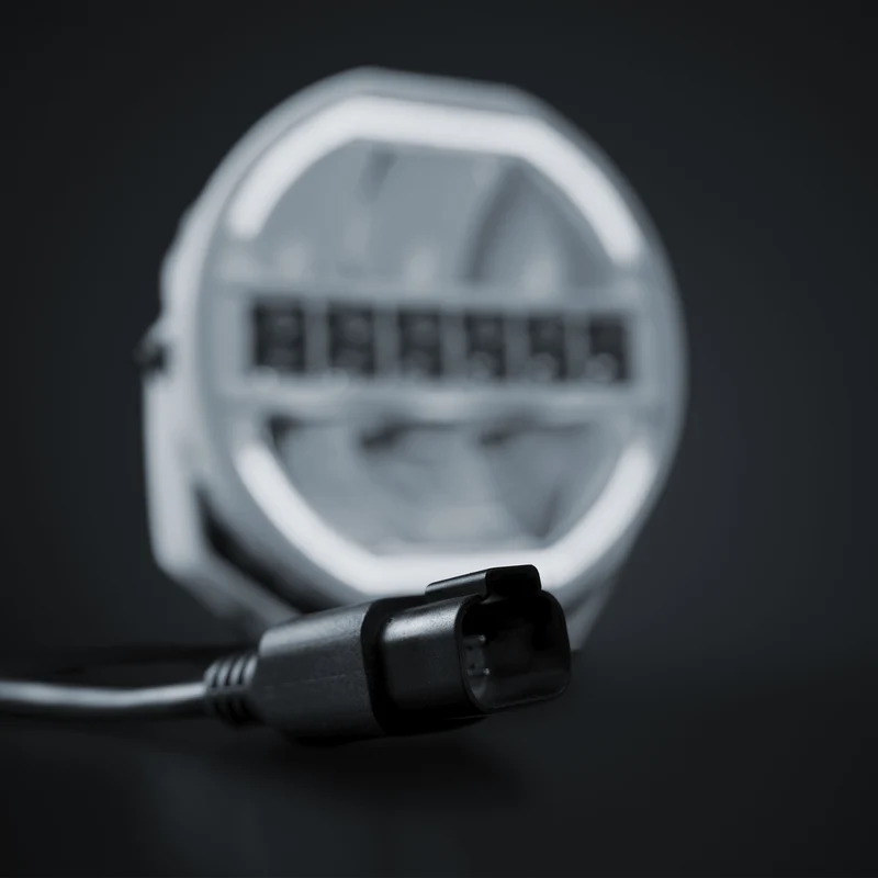 Strands White Skylord Driving Light / 9"