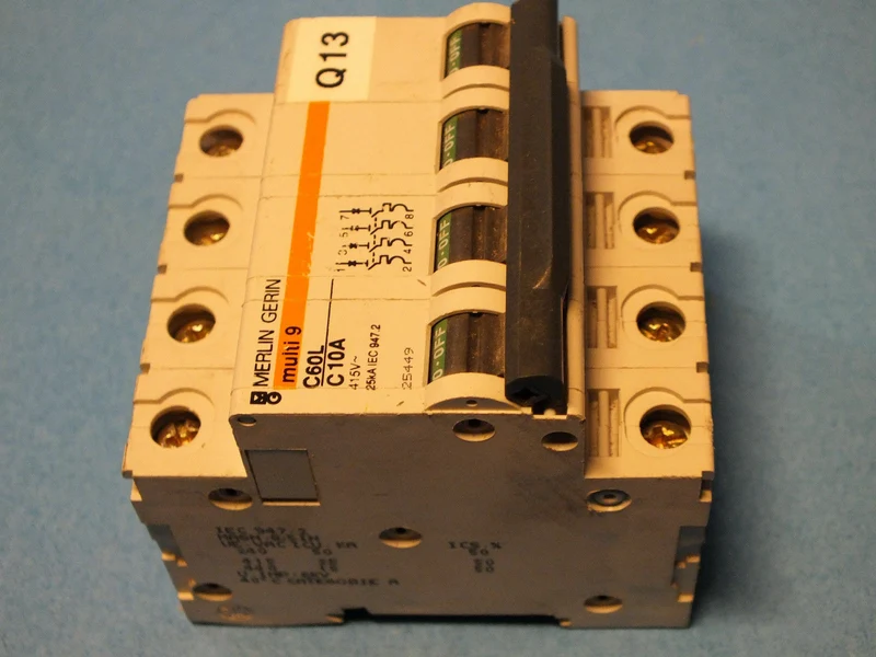 Interruttore Magnetotermico Schneider Merlin Gerin C60L 4P 10A Curva C – 25449