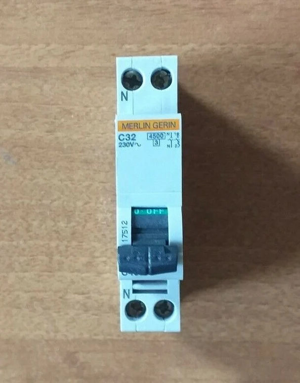 Interruttore Magnetotermico Schneider Merlin Gerin 1P+N 32A Curva C – C40A 17512