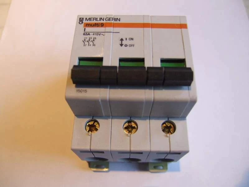 Interruttore Automatico Schneider Merlin Gerin 3P 63A – 15015
