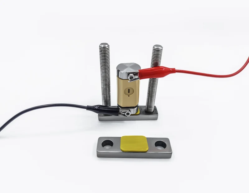Cella di test Raman per batterie a stato solido, modello GT06