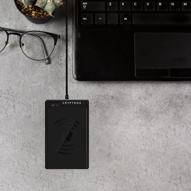 Cryptnox Lettore di Smart Card senza contatto – Conforme ISO 14443 e Mifare® | Connettività USB Type-C e Type-A | Autenticazione sicura per pagamenti elettronici, e-commerce, controllo accessi e altro