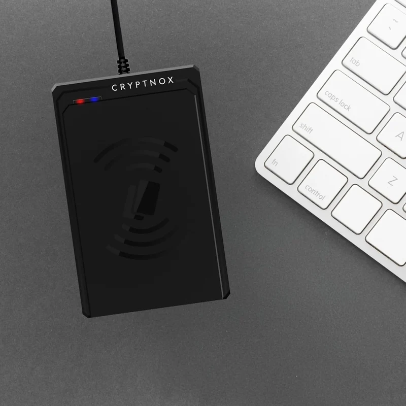 Cryptnox Lettore di Smart Card senza contatto – Conforme ISO 14443 e Mifare® | Connettività USB Type-C e Type-A | Autenticazione sicura per pagamenti elettronici, e-commerce, controllo accessi e altro