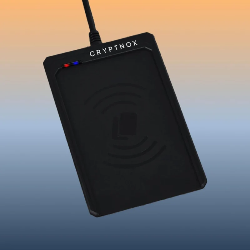 Cryptnox Lettore di Smart Card senza contatto – Conforme ISO 14443 e Mifare® | Connettività USB Type-C e Type-A | Autenticazione sicura per pagamenti elettronici, e-commerce, controllo accessi e altro
