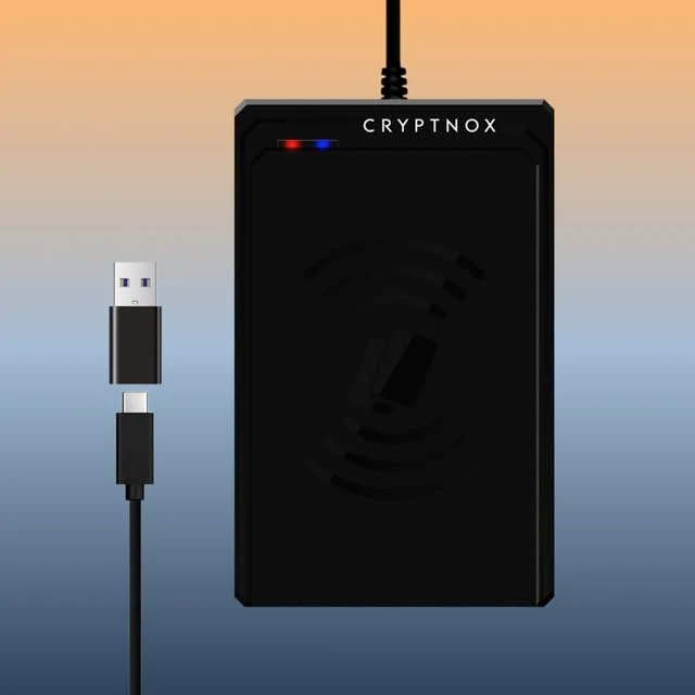 Cryptnox Lettore di Smart Card senza contatto – Conforme ISO 14443 e Mifare® | Connettività USB Type-C e Type-A | Autenticazione sicura per pagamenti elettronici, e-commerce, controllo accessi e altro