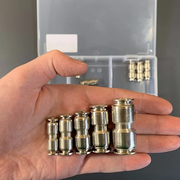Giunti dritti ad innesto in metallo assortiti