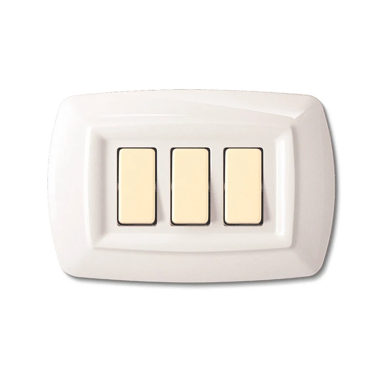 Placca Serie Magic Bticino in Plastica 3 Posto Bianca Per interruttori e prese elettriche