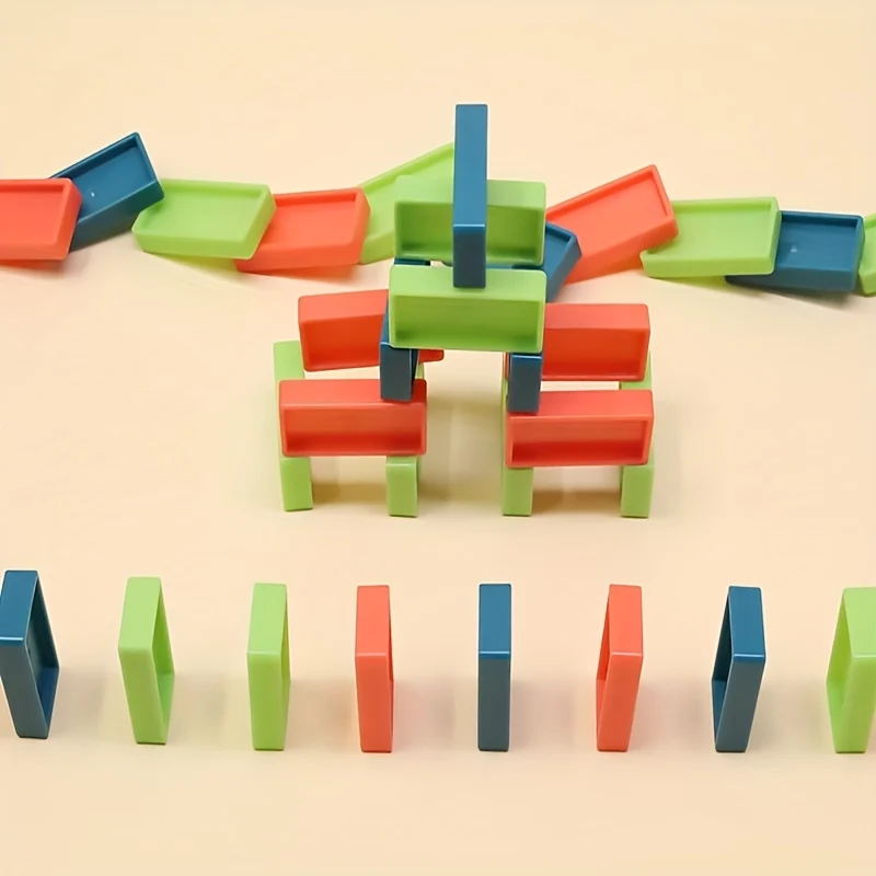 Gioco Puzzle Domino Alimentato Da Un Treno: Divertente Per Gli Amanti Dei Giochi!