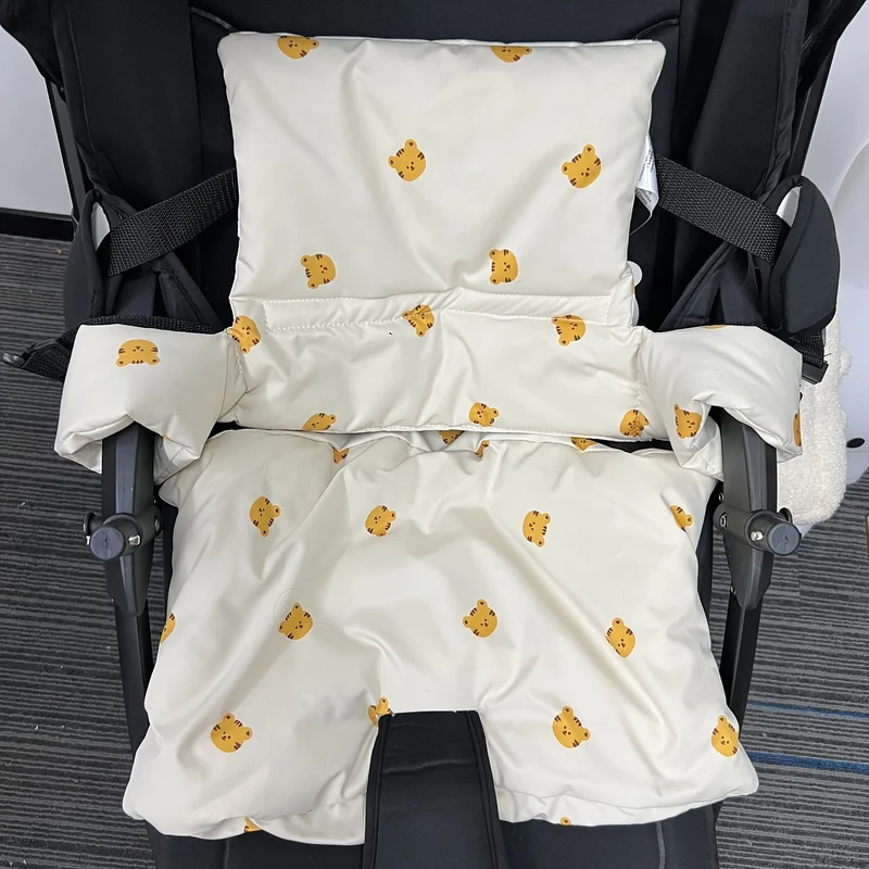 Mantieni il tuo bambino al sicuro e comodo con questi cuscini antiscivolo per sedia da pranzo per bambini autunnali e invernali, regalo di Natale per il giorno del Ringraziamento di Halloween