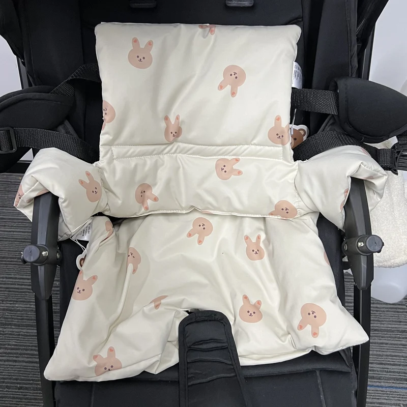 Mantieni il tuo bambino al sicuro e comodo con questi cuscini antiscivolo per sedia da pranzo per bambini autunnali e invernali, regalo di Natale per il giorno del Ringraziamento di Halloween