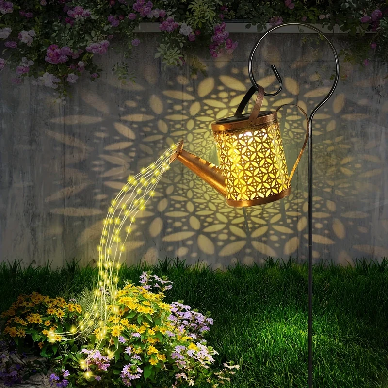 1 pz. Annaffiatoio con luce, lanterne solari da appendere all'aperto, luci solari decorative per il giardino, luci solari retrò in metallo per il giardino, decorazioni per il prato e il patio.