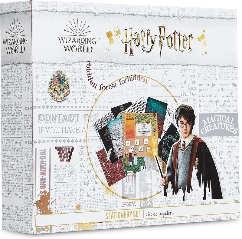 HARRY POTTER Scrapbooking Kit, Album Fai da Te, più di 60 Accessori Scrapbook Washi Tapes, Adesivi, Timbri, Lettere, Colla Stick Glitterata, Attivita Creative per Bambini, Regali Fai da Te Creativi