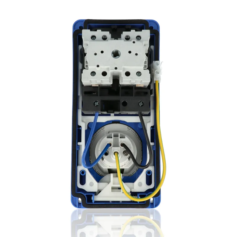GEWISS GW66326N - Presa Interbloccata Verticale 2P+T 16A 250V 6H IP67 Fusibili
