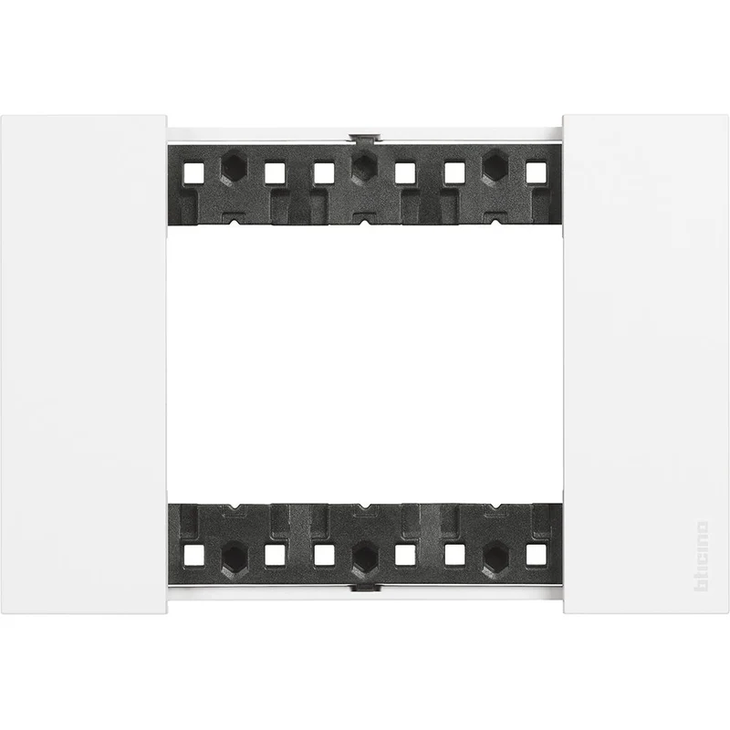 Placca 3 posti bticino living now colore bianco KA4803KW